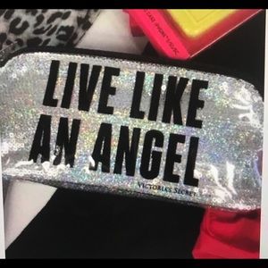 Victoria’s Secret Cosmetic bag 😇